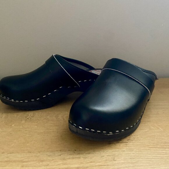 WORLD OF CLOGS BLACK SWEDISH CLOG 36 6 - Picture 2 of 5